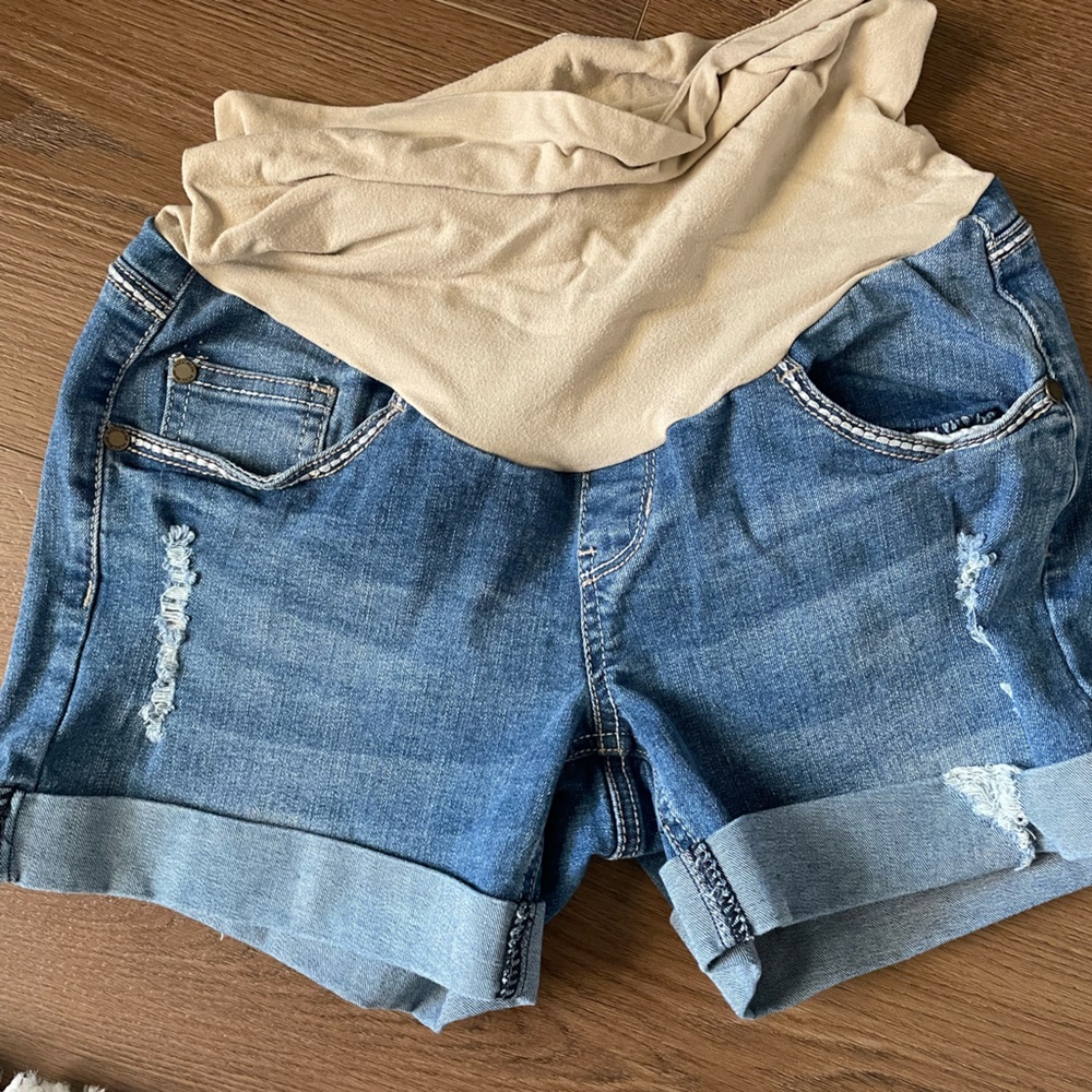 Maternity shorts